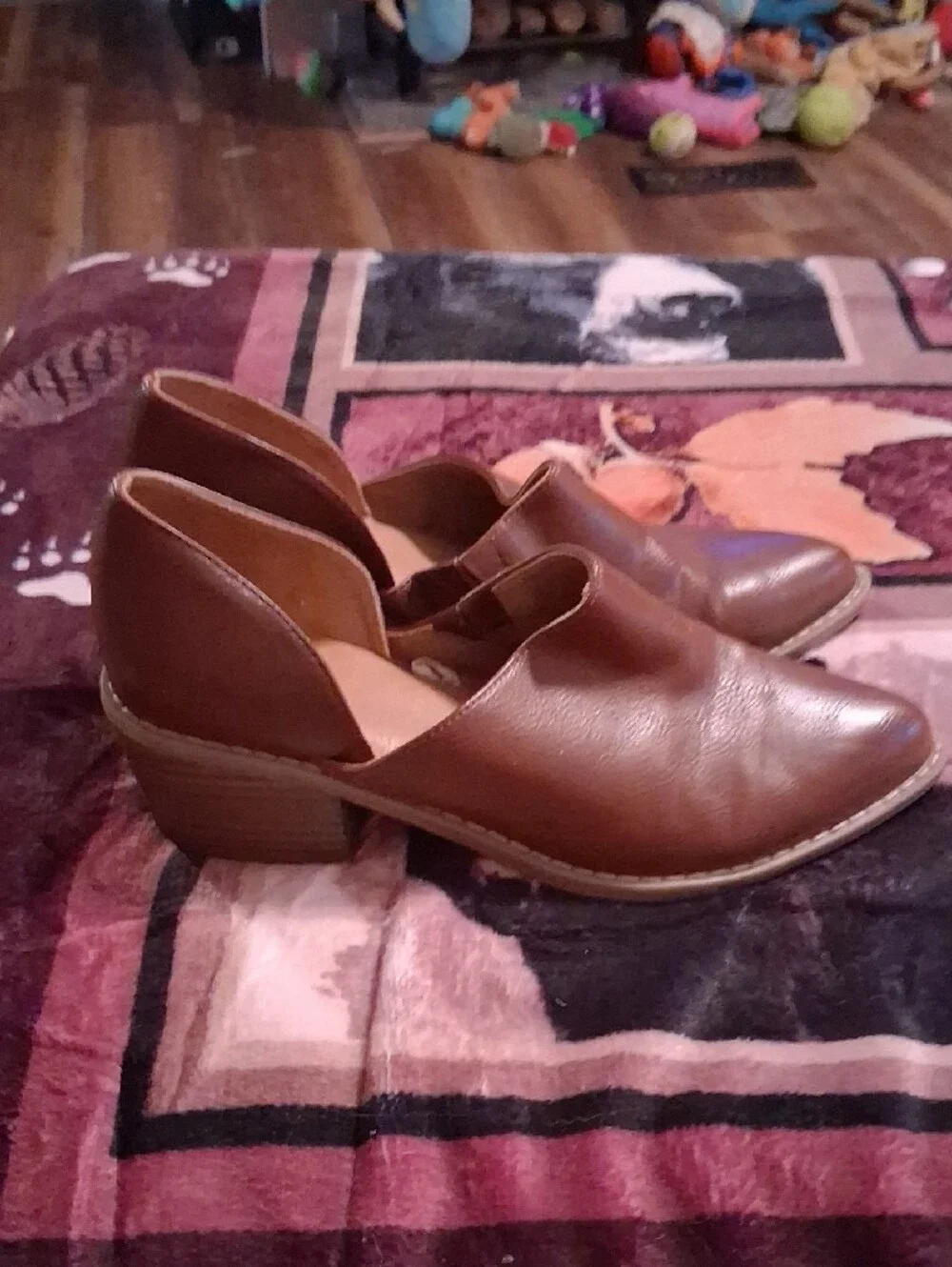 Universal Thread Womens Chestnut Brown Pointed Slip-On Loafers